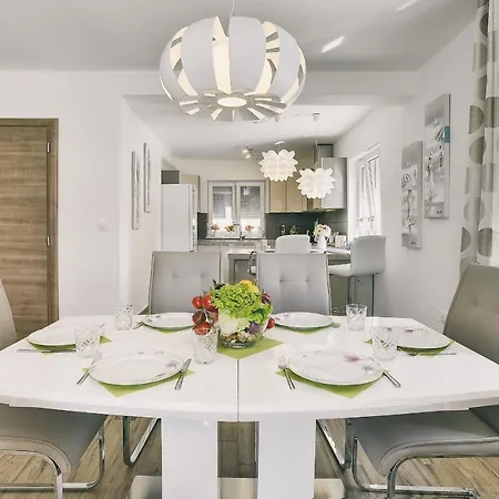 House Vedrana, Jadreski