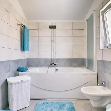 House Vedrana, Jadreski Pula