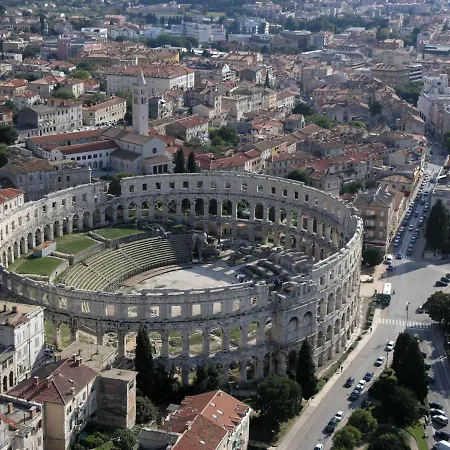 House Vedrana, Jadreski *