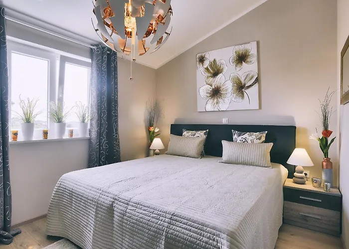 House Vedrana, Jadreski * פולה