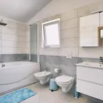 House Vedrana, Jadreski בית נופש *