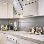 House Vedrana, Jadreski * פולה