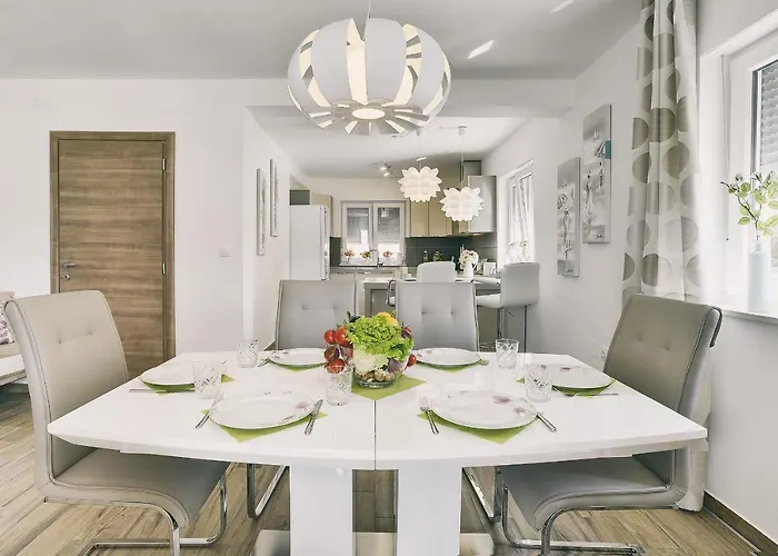 House Vedrana, Jadreski